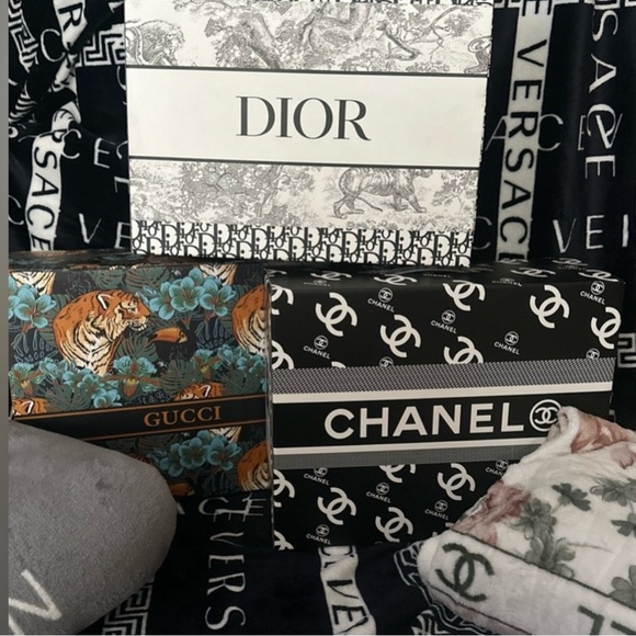 Super Soft Warm Cozy Flannel Blanket💕 - Picture 3 of 4